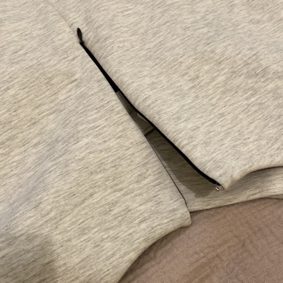 Banana Republic gray long sleeve top with bow decoration. Size Xs . - Picture 9 of 10